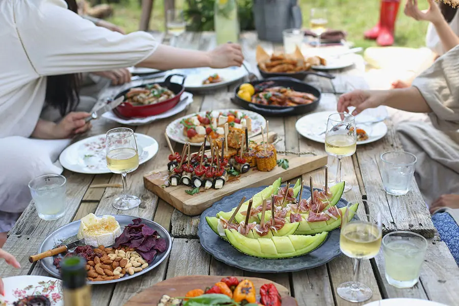 A group of people enjoying an outdoors dinner